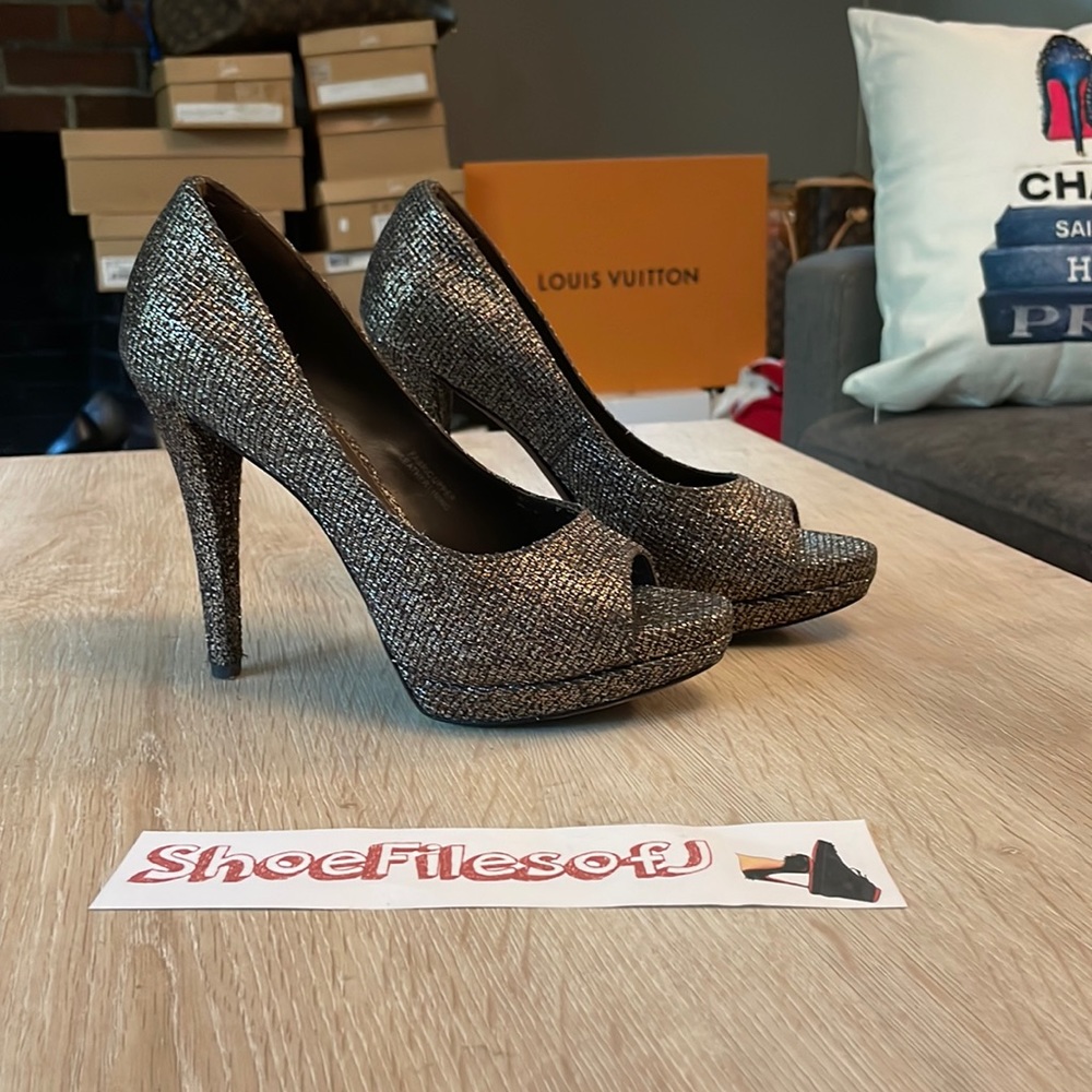 ☀️LAST CHANCE☀️Vera Wang Tweed Glitter Peep Toe Pumps - 6